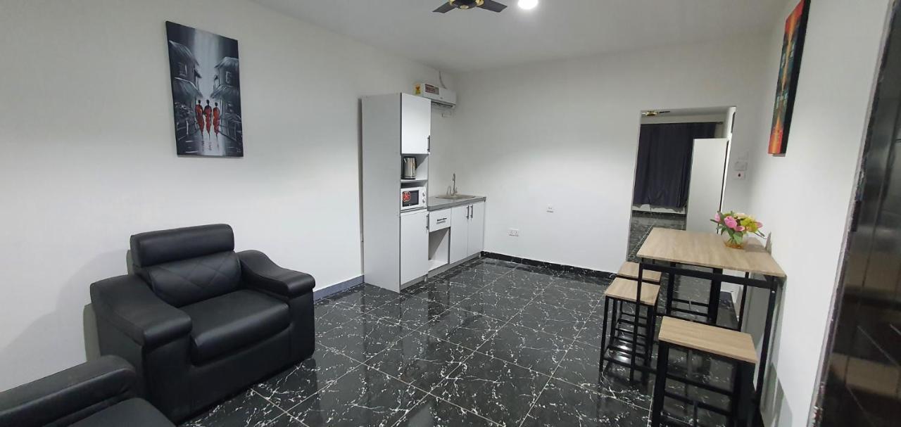 Legon City Mall Short Stay Apartments For Business And Vacation - East Legon Accra Eksteriør billede